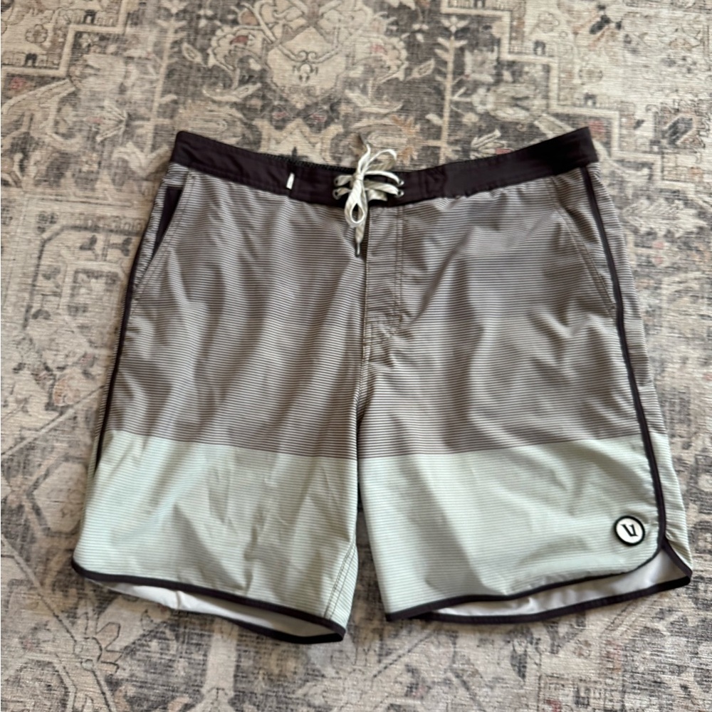 Vuori Board Shorts, Size 36 - Picture 1 of 15
